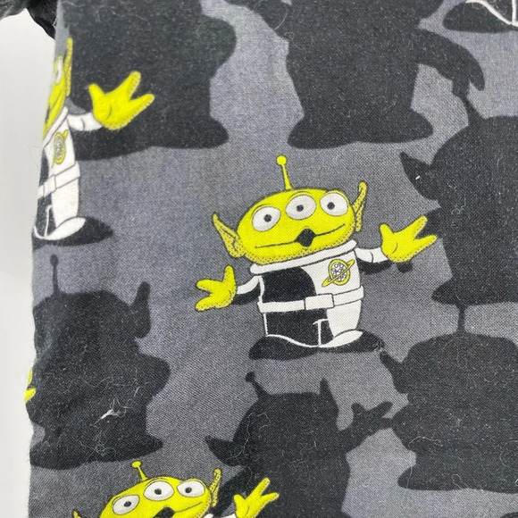 Disney Pixar Minions scrub top big pockets Small - Picture 5 of 6